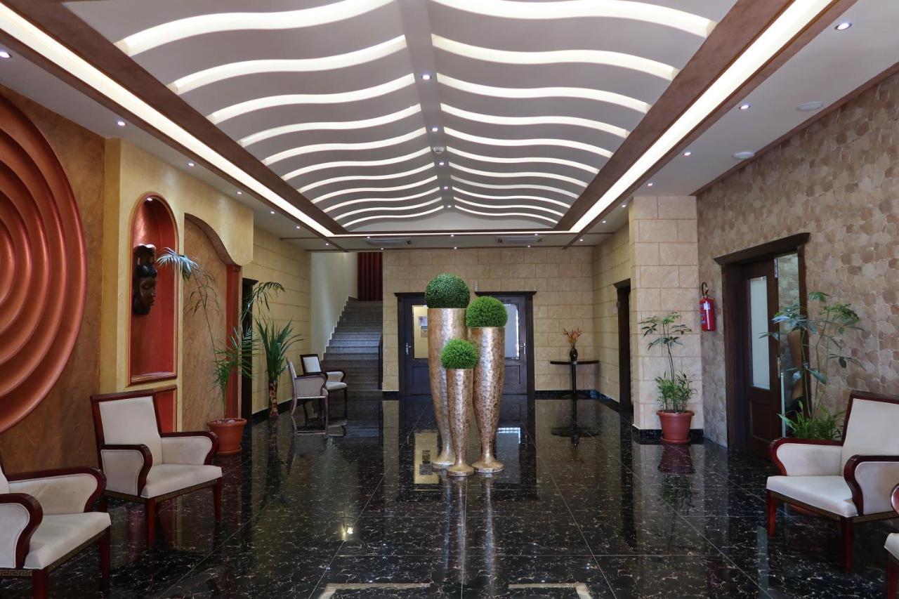Boulevard Palace Hotel Monrovia Eksteriør billede