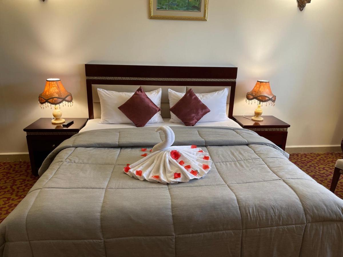 Boulevard Palace Hotel Monrovia Eksteriør billede