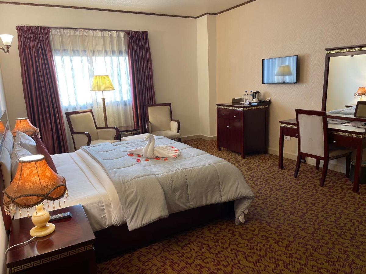 Boulevard Palace Hotel Monrovia Eksteriør billede