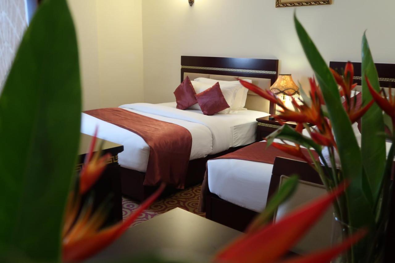 Boulevard Palace Hotel Monrovia Eksteriør billede
