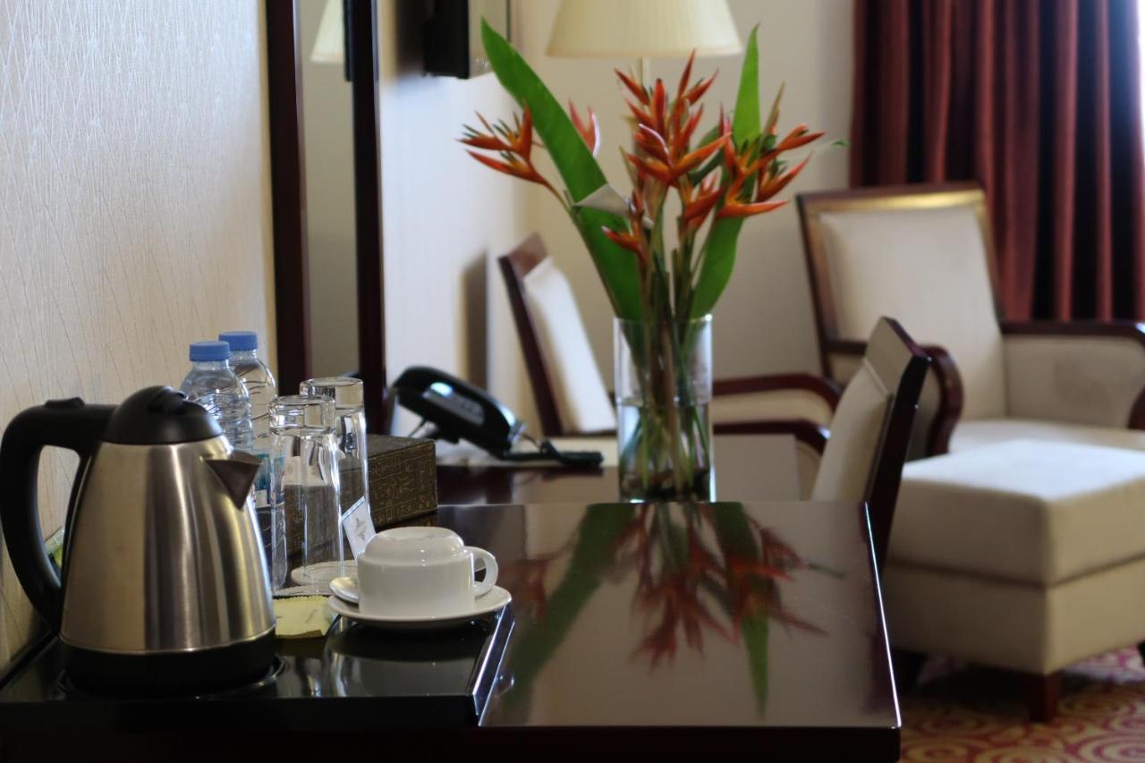 Boulevard Palace Hotel Monrovia Eksteriør billede