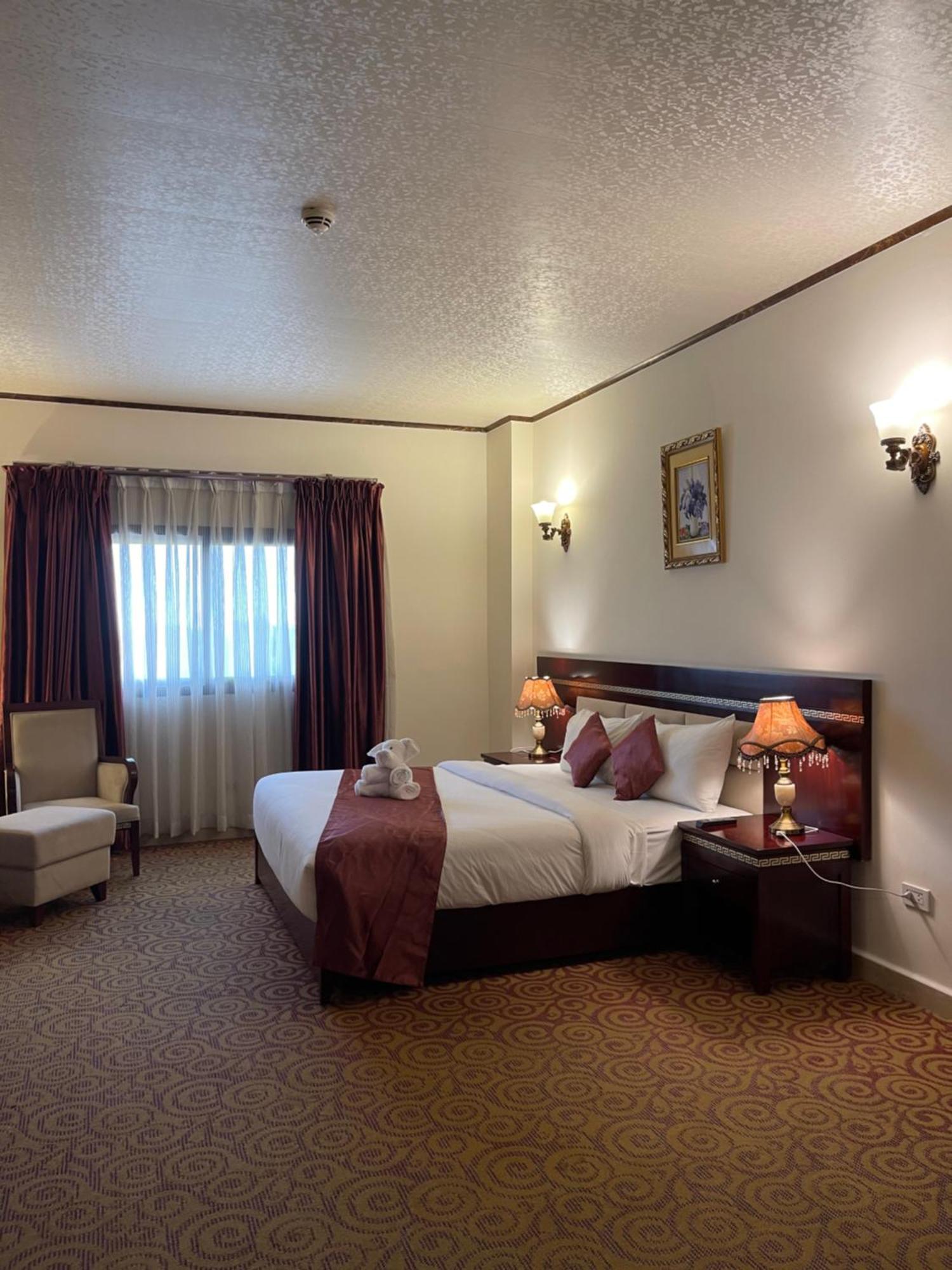 Boulevard Palace Hotel Monrovia Eksteriør billede