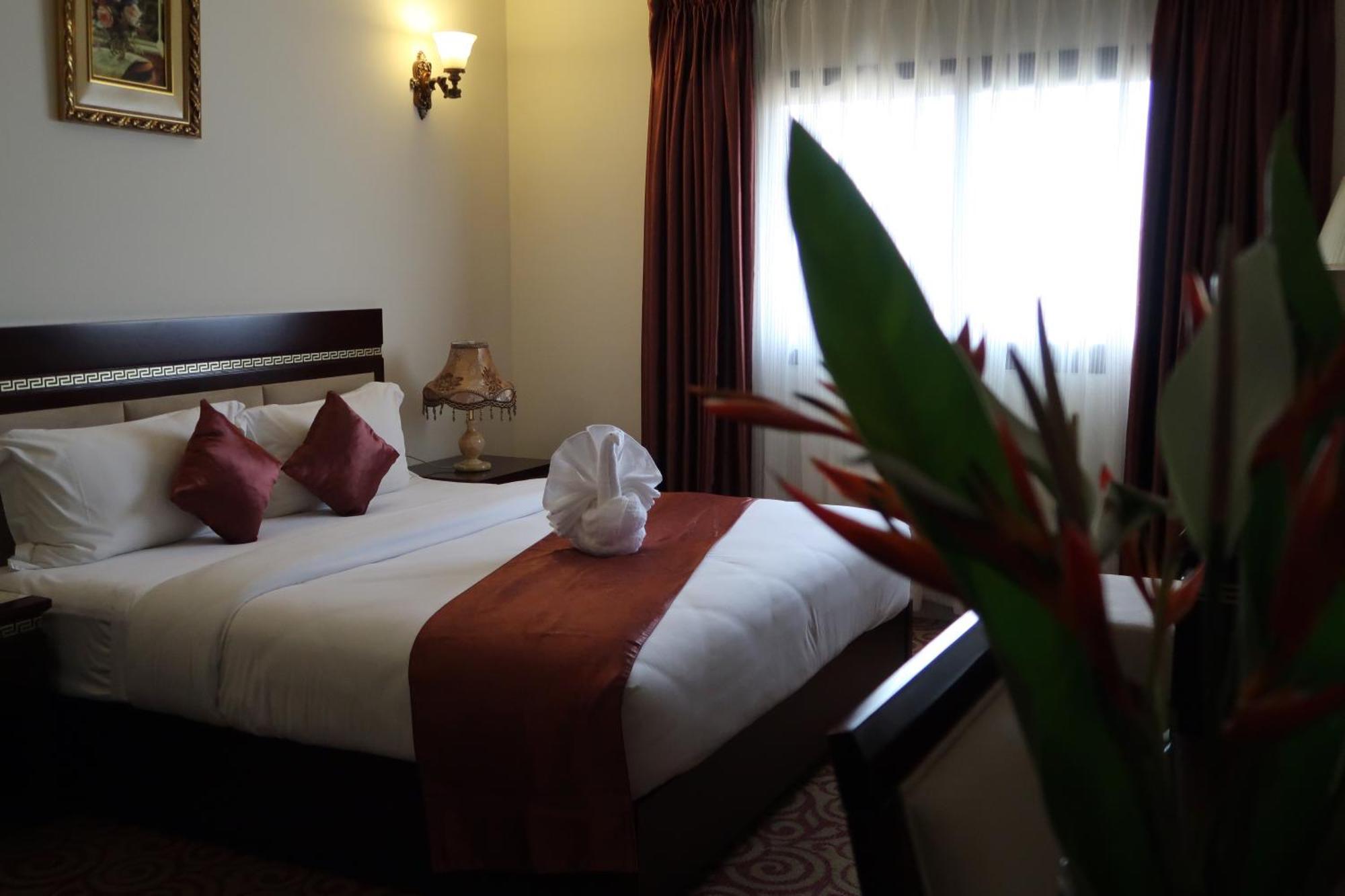 Boulevard Palace Hotel Monrovia Eksteriør billede